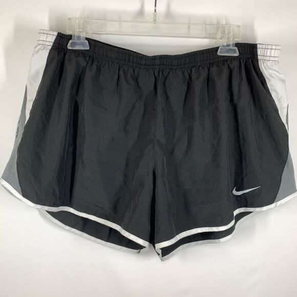 Nike WoMen's Mesh Panels Pull On Dri-Fit Athletic Running Shorts Black Size Medi - Picture 1 of 7